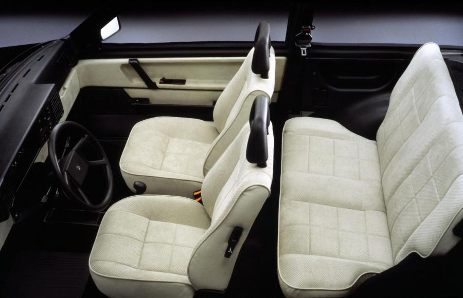 Интерьер Autobianchi Y10 mia (156) 1991 года  (фото 2 из 4)